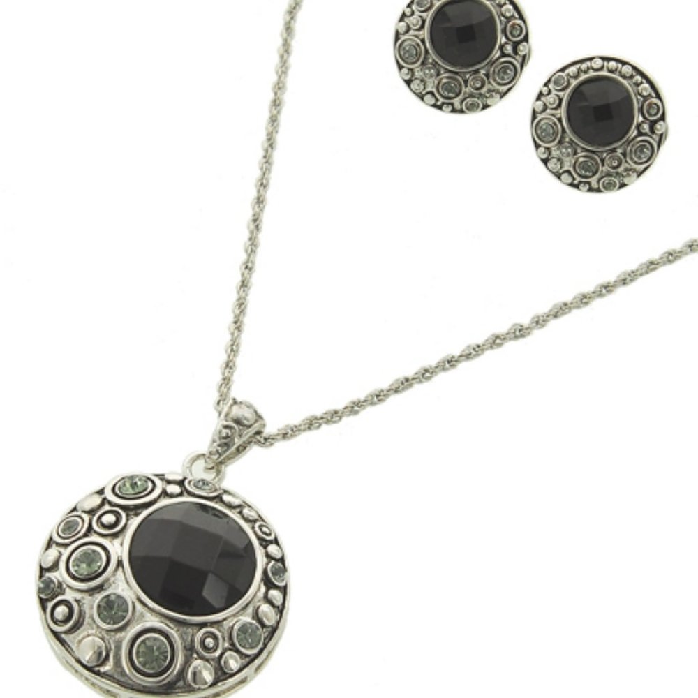SILVER TONE PENDANT NECKLACE & CLIP ON EARRINGS
